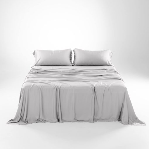 Juego de sabanas California King size Olive + Crate Luxury Series 100% Tencel Eucalyptus - Juego de 4 piezas de sabanas suaves y refrescantes | Sabana bajera con bolsillo profundo de 18'', sabana plana y 2 fundas de almohada Gris Niebla - Imagen 4