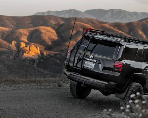Soporte de montaje de CB y bandera de latigo de Rago Fabrication para Toyota 4Runner 5th Gen 2010-2023 | Hecho en EE. UU. | Montado en la puerta trasera (lado del conductor) - Imagen 4