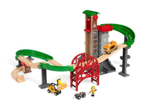 BRIO World 33887 Set de Almacen Elevador y Carga | Juego de Tren para Ninos de 32 Piezas con Vias de Madera y Accesorios | Diseno Interactivo | Madera Certificada FSC | para Edades de 3 anos en Adelante - Imagen 6