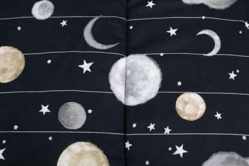 Juego de Cama con Tema del Espacio para Niños, Ropa de Cama con Cremallera Duradera, Sabanas Negras y Edredon del Sistema Solar y Estrellas del Universo, Incluye Funda de Almohada y Cojin, Facil de Hacer y Lavar - Imagen 5