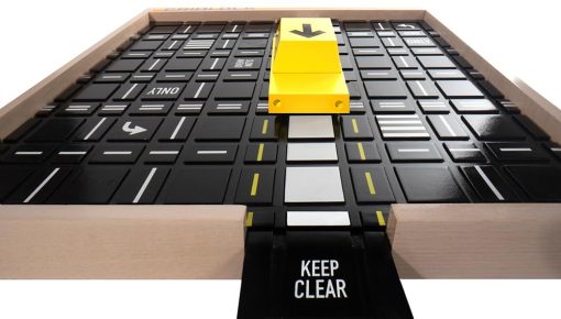 Tablero de Rompecabezas Gridlock por Candylab Toys, ¡Usa tu coleccion CANDYCAR para resolver rompecabezas tematicos de trafico! - Imagen 5