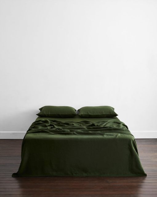 Sabana Plana de Lino Bed Threads - 100% Lino Frances - 170 GSM - Lujo y Ecologico - Transpirable, Duradero y Ultra Suave - Sabana Plana Individual - Lavable a Maquina - Tamano Completo/Queen - Oliva