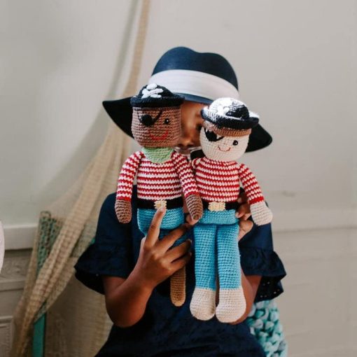 Sonajero Pirata de Cuentos Hecho a Mano de Pebble | Crochet | Comercio Justo | Juego de Imaginacion | Bosques | Sonajero | Lavable a Maquina - Imagen 3