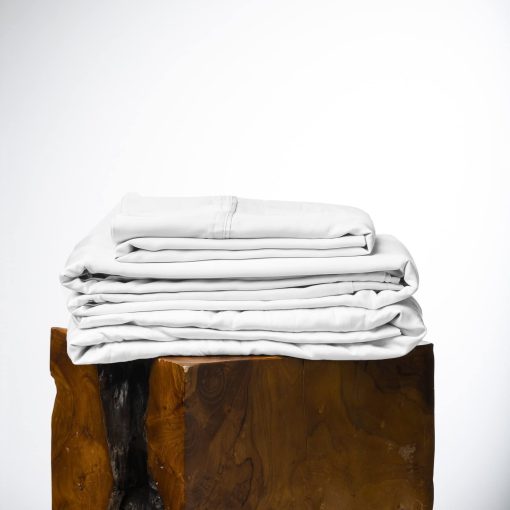 Juego de Sabanas King Size California de Lujo Olive + Crate Luxury 100% Tencel Eucalipto - 4 Piezas | Sabanas Suaves y Frescas | Sabana Ajustable de 18'' Bolsillo Profundo, Sabana Plana & 2 Fundas de Almohada Blanco Nieve