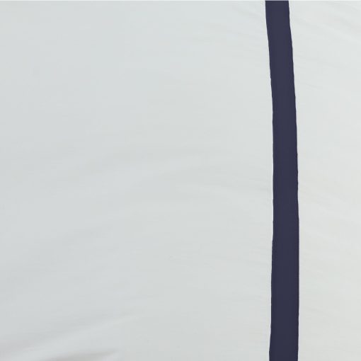 Juego de Sabanas de la Coleccion Sferra Estate - 100% Algodon Percale de 200 Hilos de Fibra Larga con Detalles de Saten - Ropa de Cama Refrescante, Suave y Transpirable, Juego de Sabanas Queen de 4 Piezas, Blanco/Azul Marino - Imagen 3