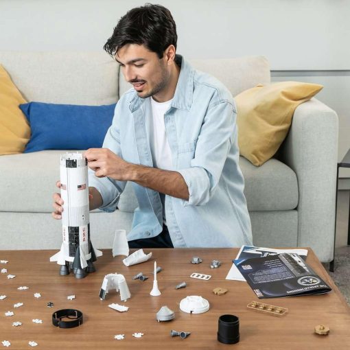 Rompecabezas 3D Ravensburger Apollo Saturn V Rocket Edition para Ninos | 440 Piezas | Replica Autentica de una Nave Espacial | Tecnologia EasyClick - Imagen 4