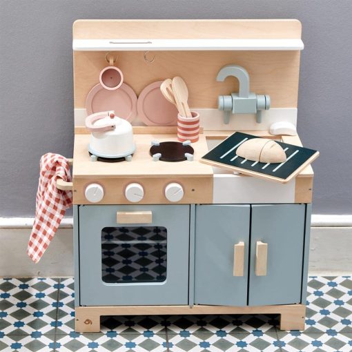 Tender Leaf Toys - Mini Cocina Casera - Cocinita de Madera Equipada con Accesorios para Juego de Imitacion - Desarrolla Habilidades Sociales, Creativas e Imaginativas - Juego de Rol Educativo - Edad 3+ - Imagen 3
