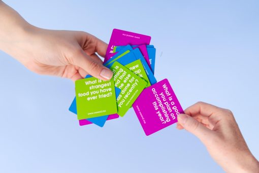 Kit de Conexion We! - Tu Reserva de Tarjetas de Conversacion Rompehielos y Juegos de Cartas Iniciales. Tarjetas de Conexion y 2 Libros de Comunicacion para Talleres de Juegos y Juegos Educativos. - Imagen 5