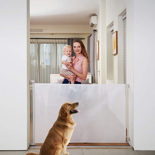 Puerta retractil extra ancha para bebes EasyBaby, 33" de alto, se extiende hasta 71" de ancho, Blanco/Puertas de seguridad para bebes, Puertas retractiles para mascotas para escaleras, puertas, pasillos, interiores y exteriores - Imagen 2