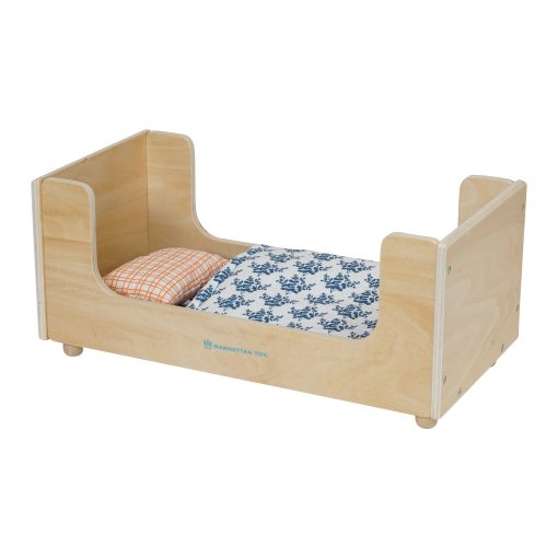 Cama de Juguete de Madera Manhattan Toy Sleep Tight con Almohada y Manta para Munecas y Peluches - Imagen 3