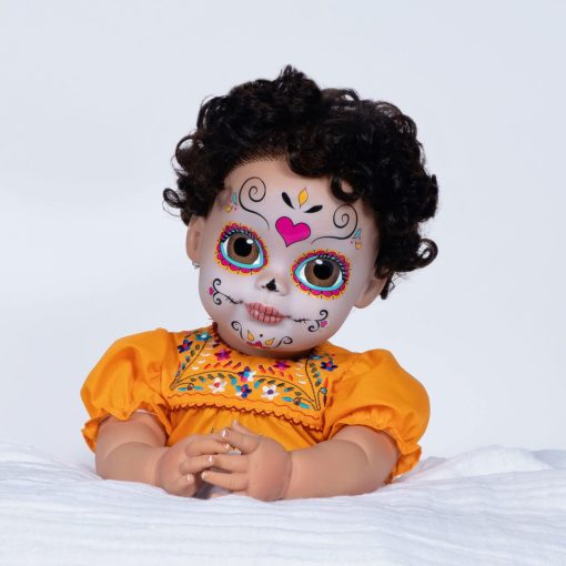 Muneca Paradise Galleries - Nina Dia de Los Muertos 21" Pintura Facial de Calavera con Bordado Tradicional y Cabello Suave, Set de Regalo Azuquita de 3 Piezas para Mayores de 3 anos - Imagen 3
