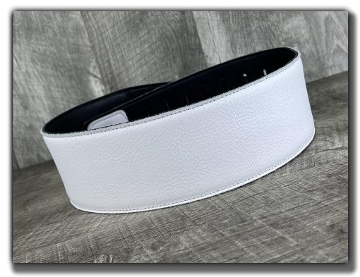 Correa de guitarra de cuero de grano completo Anthology Gear "The Reticent" para guitarras electricas, acusticas y bajos (3", Frostfire White) - Imagen 2