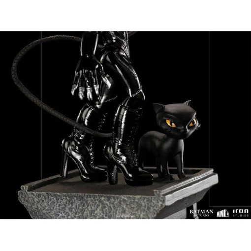 Iron Studios Batman Returns Minico: Catwoman Minico | Figura coleccionable de 7 pulgadas de Batman Returns - Imagen 3