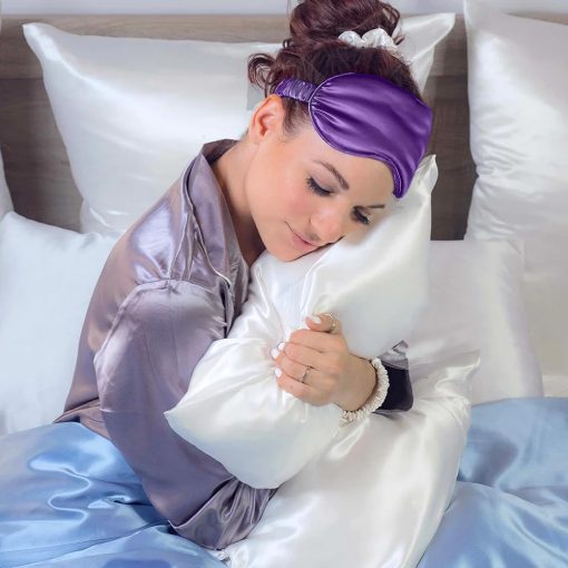 Set de Regalo de Funda de Almohada y Antifaz de Seda Mulberry Park - 100% Grado 6A, 22 Momme Seda de Morera Charmeuse - Funda de Almohada Tamano Queen con Cierre de Cremallera Oculta (20" x 30"), Blanco/Morado - Imagen 6