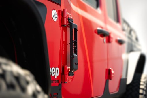 Peldanos Montados en Bisagra para Jeep Wrangler JL 2007-2023 y Jeep Gladiator JT 2020-2023 | Par | Acceso Rapido al Techo | Montaje en Bisagra de Puerta | Agarre Antideslizante | Diseno Plegable | DV8 Offroad - Imagen 4