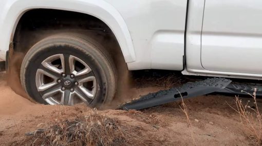 XPV AUTO Nueva Pista de Traccion de Recuperacion Neumaticos Escalera para Arena Nieve Lodo 4WD Pista de Traccion de Recuperacion Mat para Neumatico de Escalera Fuera de Carretera Arena Nieve Lodo (Rojo) - Imagen 7