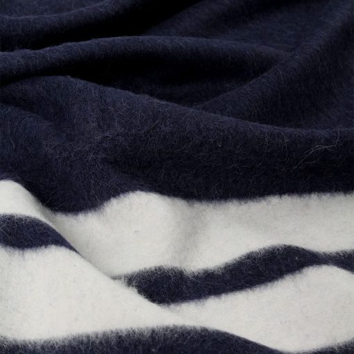 Manta Gruesa de Lana de Alpaca - Manta de Lana de Alpaca de Alta Calidad para Camping al Aire Libre o Uso en Interiores | Mantas Suaves de Lana de Alpaca Peruana (Azul Marino/Ivory, Twin) - Imagen 3