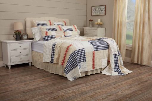 Edredon Piper Classics Betsy, 95" L x 105" W, Patchwork de Rojo, Blanco, Azul, Crema, Americana, Patriotico, King - Imagen 3