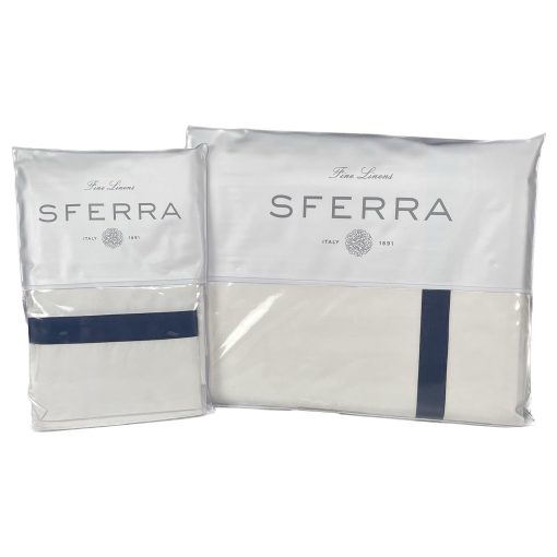 Juego de Sabanas de la Coleccion Sferra Estate - 100% Algodon Percale de 200 Hilos de Fibra Larga con Detalles de Saten - Ropa de Cama Refrescante, Suave y Transpirable, Juego de Sabanas Queen de 4 Piezas, Blanco/Azul Marino
