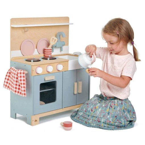 Tender Leaf Toys - Mini Cocina Casera - Cocinita de Madera Equipada con Accesorios para Juego de Imitacion - Desarrolla Habilidades Sociales, Creativas e Imaginativas - Juego de Rol Educativo - Edad 3+ - Imagen 2
