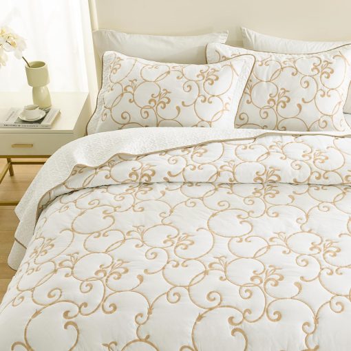 Colcha Queen Oversized QuiltEase - 120" Lx102 W - Juego de Cubrecamas de Bordado Ligero 100% Algodon - Colcha Extra Ancha Reversible - 3 Piezas - Beige/Blanco - Imagen 3