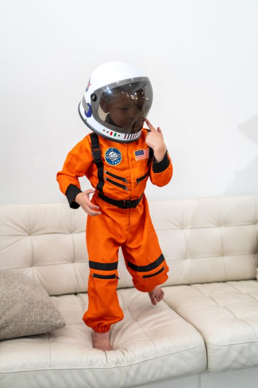 Disfraz de Astronauta Naranja Little Adventures - Disfraz de Juego y Fiesta Lavable a Maquina para Ninos (MEDIANO 3-5 AnOS) - Imagen 9