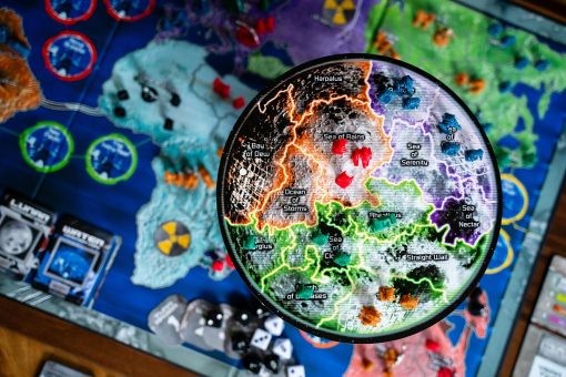 Renegade Game Studios: Risk 2210 A.D. - Juego de Risk, Nuevas Torsiones, Mechs, Locaciones Subacuaticas y Lunares, Comandantes, Edades 10+, 2-5 Jugadores, 240 Min - Imagen 6