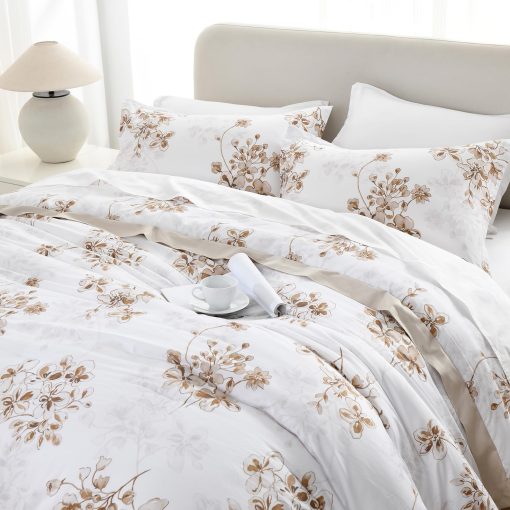 Juego de Edredon King Size PANGUSHAN, Edredon Acolchado de Algodon Floral Esponjoso para Cama King, Set de Cama de Lujo, Todas las Estaciones, Alternativa al Plumon, 3 Piezas, Blanco/Marron