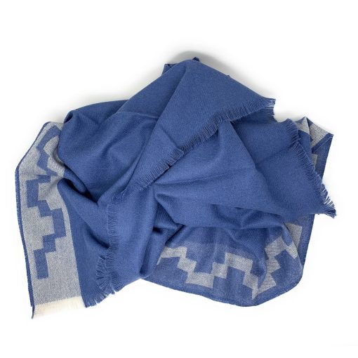 Manta Alpaca Home | Stepping Stones de 4 Temporadas | 100% Lana de Alpaca Bebe | 6 Pies de Largo X 4.25 Pies de Ancho | Hipoalergenica y Suavemente lujosa (Azul/Blanco) - Imagen 5