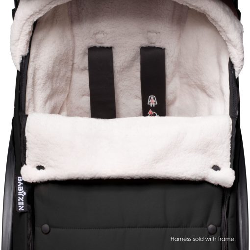 BABYZEN YOYO Footmuff, Negro - Forro de Sherpa y Capucha de Felpa con Cordon para Mantener al Bebe Abrigado - Incluye Bolsa de Transporte - Lavable a Maquina - Imagen 3
