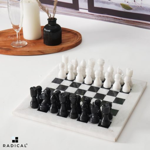 Juego de ajedrez de marmol Radicaln de 12 pulgadas blanco y negro Juegos de ajedrez hechos a mano para adultos - 1 tablero de ajedrez y 32 piezas de ajedrez Juegos de 2 jugadores - Juego de tablero de ajedrez de viaje - Imagen 2