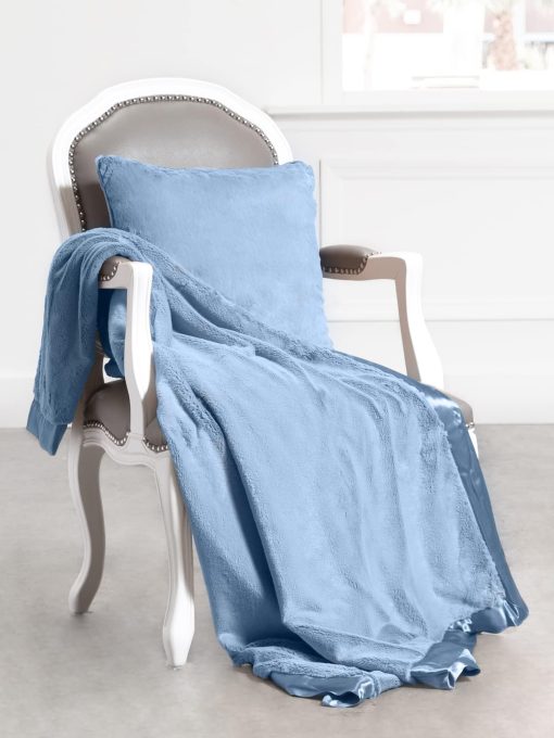 Little Giraffe Chenille Throw Blanket - Manta suave para el hogar para sofa - Manta de piel sintetica de lujo con ribete de saten - 45 x 59 - Azul maiz - Imagen 2