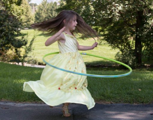 Disfraz de Princesa Amarilla Little Adventures Deluxe Beauty (X-Large Edad 7-9) - Vestido Lavable a Maquina para Jugar y Fiestas Infantiles sin Brillantina - Imagen 6