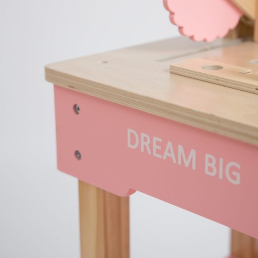 Banco de trabajo de madera Hopscotch Squad con juego de herramientas y accesorios para construir pretendiendo ser un pequeno constructor, juego de construccion Montessori, con martillo, sierra, llave inglesa, destornillador, tornillo de banco de juguete, version rosa - Imagen 5