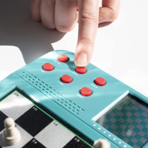 Juego de Ajedrez Electronico Gran Maestro - Juega contra oponentes, o computadora de varios niveles, con entrenador auditivo y ejercicios preestablecidos - Perfecto para ninos y adultos - con 8 juegos adicionales (Damas, Ajedrez, 4 en linea), Regalo de Navidad - Imagen 6