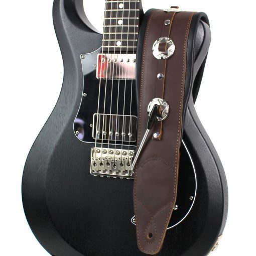 Correa de guitarra de cuero premium doble acolchada hecha a mano Walker And Williams C-44-BRN Marron con conchos para guitarras acusticas, electricas y de bajo - Imagen 4