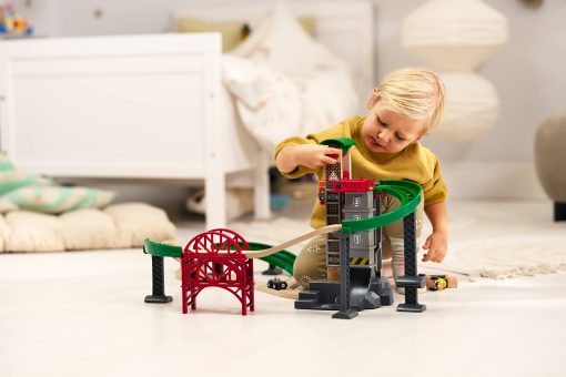 BRIO World 33887 Set de Almacen Elevador y Carga | Juego de Tren para Ninos de 32 Piezas con Vias de Madera y Accesorios | Diseno Interactivo | Madera Certificada FSC | para Edades de 3 anos en Adelante - Imagen 2