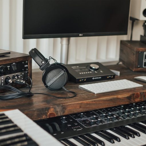 Audifonos de monitor de estudio de diadema abierta beyerdynamic Dt 990 Pro - Construccion estereo de alta fidelidad, con cable (80 ohmios, Negro (Edicion Limitada)) - Imagen 4