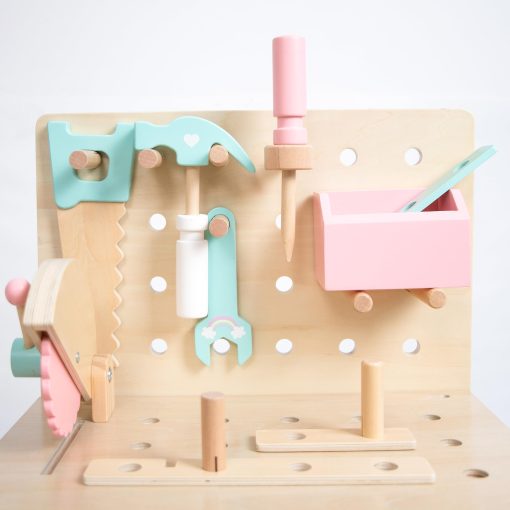 Banco de trabajo de madera Hopscotch Squad con juego de herramientas y accesorios para construir pretendiendo ser un pequeno constructor, juego de construccion Montessori, con martillo, sierra, llave inglesa, destornillador, tornillo de banco de juguete, version rosa - Imagen 2