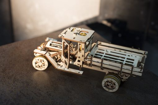 Modelo de Camion de Madera UGEARS 3D Auto Propulsado UGM 11 - Imagen 7