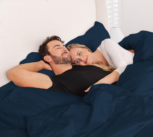 Juego de sabanas KICKEE, 100% Viscosa de Bambu, Tela de Saten, Ropa de cama sedosa para un confort celestial, Mejor recuento de hilos de 300 (Azul Suede, Tamano California King) - Imagen 5