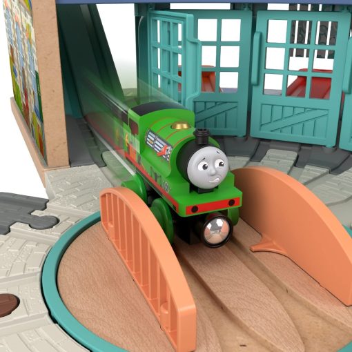 Set de Inicio de Tren de Juguete Thomas & Friends Tidmouth Sheds de Madera con Motor de Percy para Niños en Edad Preescolar de 3+ Años (Exclusivo de Amazon) - Imagen 2