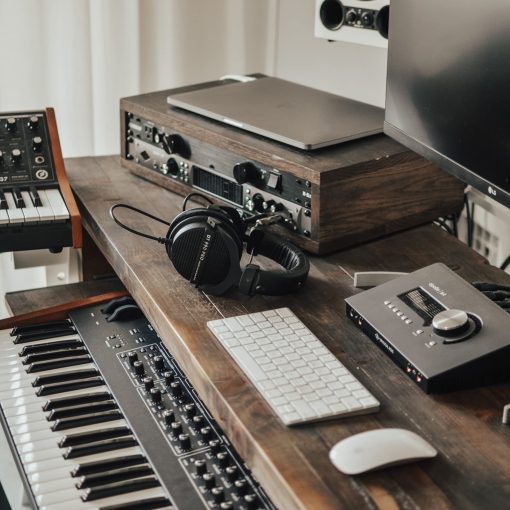 Audifonos de monitor de estudio de diadema abierta beyerdynamic Dt 990 Pro - Construccion estereo de alta fidelidad, con cable (80 ohmios, Negro (Edicion Limitada)) - Imagen 5