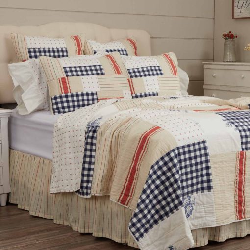 Edredon Piper Classics Betsy, 95" L x 105" W, Patchwork de Rojo, Blanco, Azul, Crema, Americana, Patriotico, King
