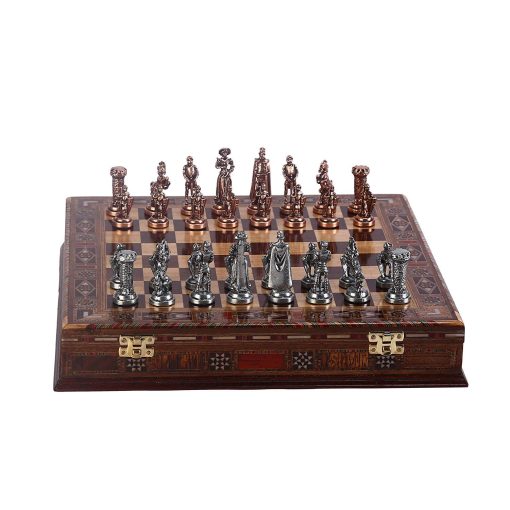 Ajedrez de metal de cobre antiguo del Ejercito Britanico Medieval para adultos, piezas hechas a mano y tablero de ajedrez de madera solida natural con diseno de perlas alrededor del tablero y almacenamiento dentro del rey 2,75 pulgadas