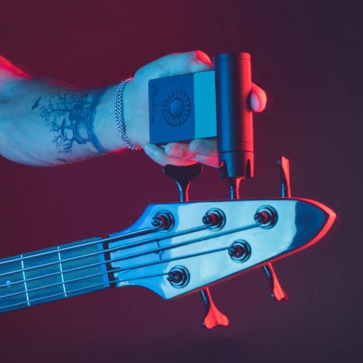 ROADIE BASS | Afinador Automatico Inteligente de Bajo y Enrollador de Cuerdas | para Todos los Instrumentos de Cuerda (Bajo, Guitarras Electricas y Acusticas, Ukulele, Banjo, Mandolina...) | 40+ Afinaciones Alternativas - Imagen 7