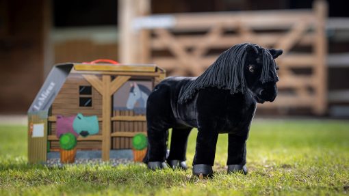 LeMieux Toy Pony Skye para Ninos - Pelaje Negro Suave - Flexible - Juego de Imitacion - Caballo de Peluche - Regalo para Ninos - Adecuado para 3 Anos + - Imagen 3