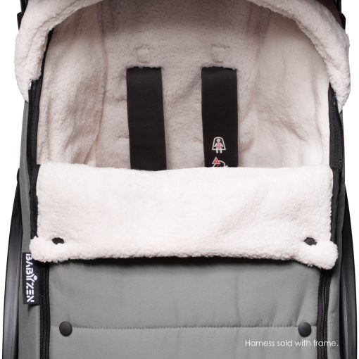 BABYZEN YOYO Footmuff, Gris - Forro de sherpa y capucha de fleece con cordon para mantener caliente al bebe - Incluye bolsa de transporte - Lavable a maquina - Imagen 3