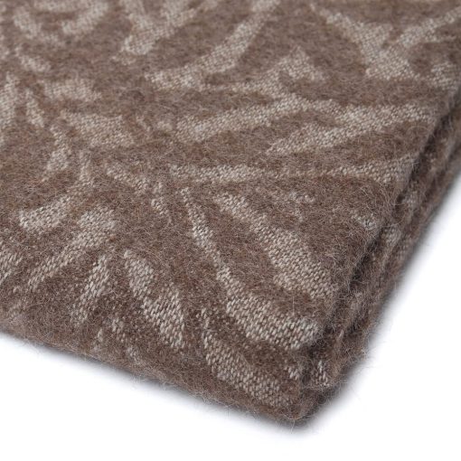 Manta de Lana de Alpaca Floral Garden - Diseno Floral Suave y Calido 100% Lana de Alpaca Tejida a Mano 65" x 65" (Cafe/Beige/Blanco) - Imagen 2