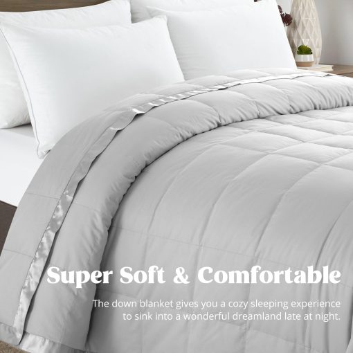 Mantas de Tamano King puredown - Mantas de Pluma Suaves y Ligeras para Todas las Estaciones, Manta de Cama de Lujo Calida y Acogedora con Ribete de Saten, Funda de Algodon, Gris Claro (108"X90") - Imagen 3